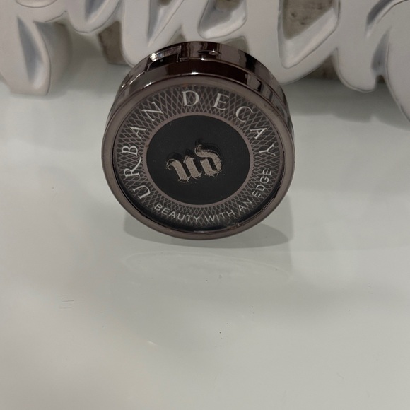 Urban Decay Black and Silver and black eyeshadow - Picture 1 of 2